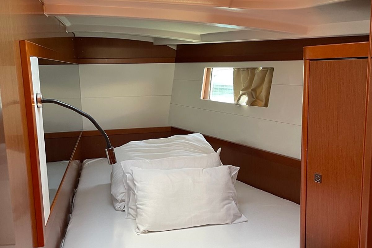 Cabin on Filomena, a Beneteau Oceanis 48 sailboat at Općina Sukošan, Croatia