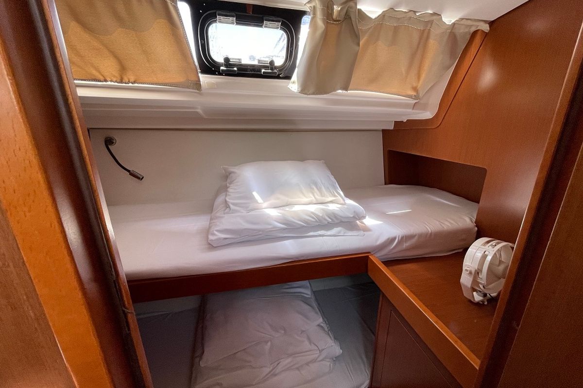 Cabin on Filomena, a Beneteau Oceanis 48 sailboat at Općina Sukošan, Croatia