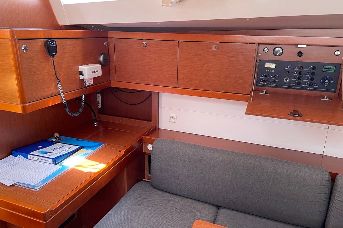 Salon of Filomena, a Beneteau Oceanis 48 sailboat at Općina Sukošan, Croatia