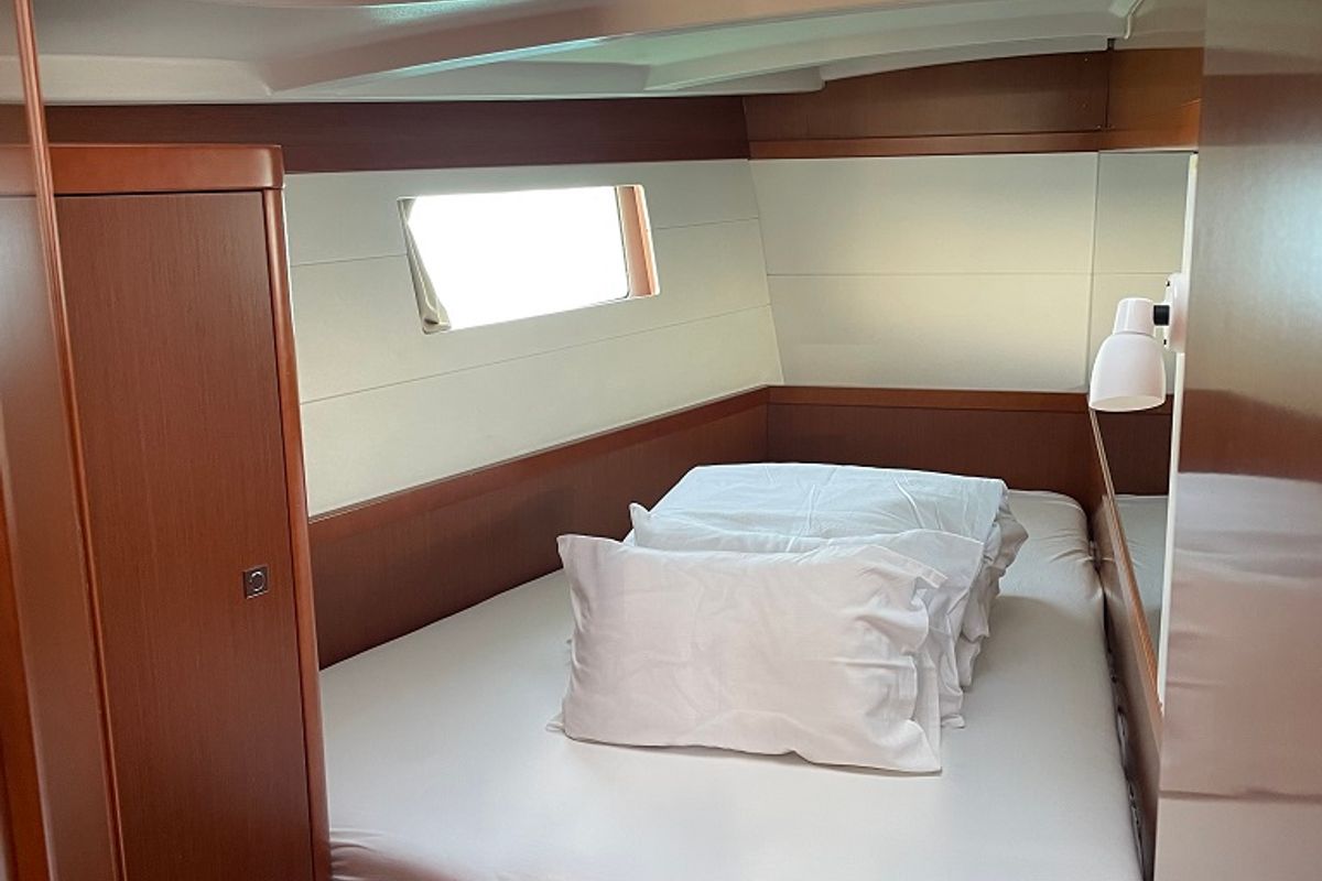 Cabin on Filomena, a Beneteau Oceanis 48 sailboat at Općina Sukošan, Croatia