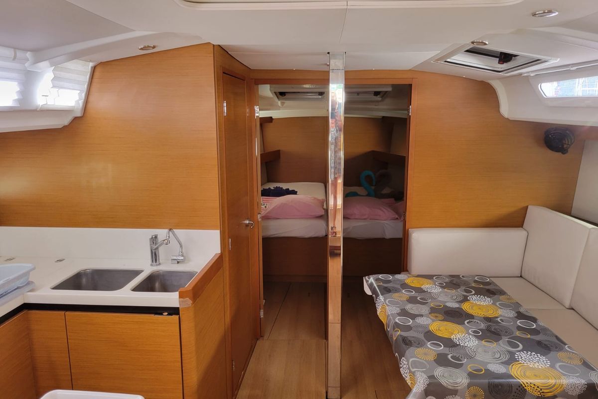 Salon of Moon, a Jeanneau Sun Odyssey 440 sailboat at Alameda, United States