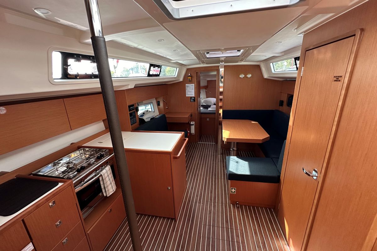 Cabin on S/Y Sienna, a Bavaria C38 sailboat at Athens, Greece