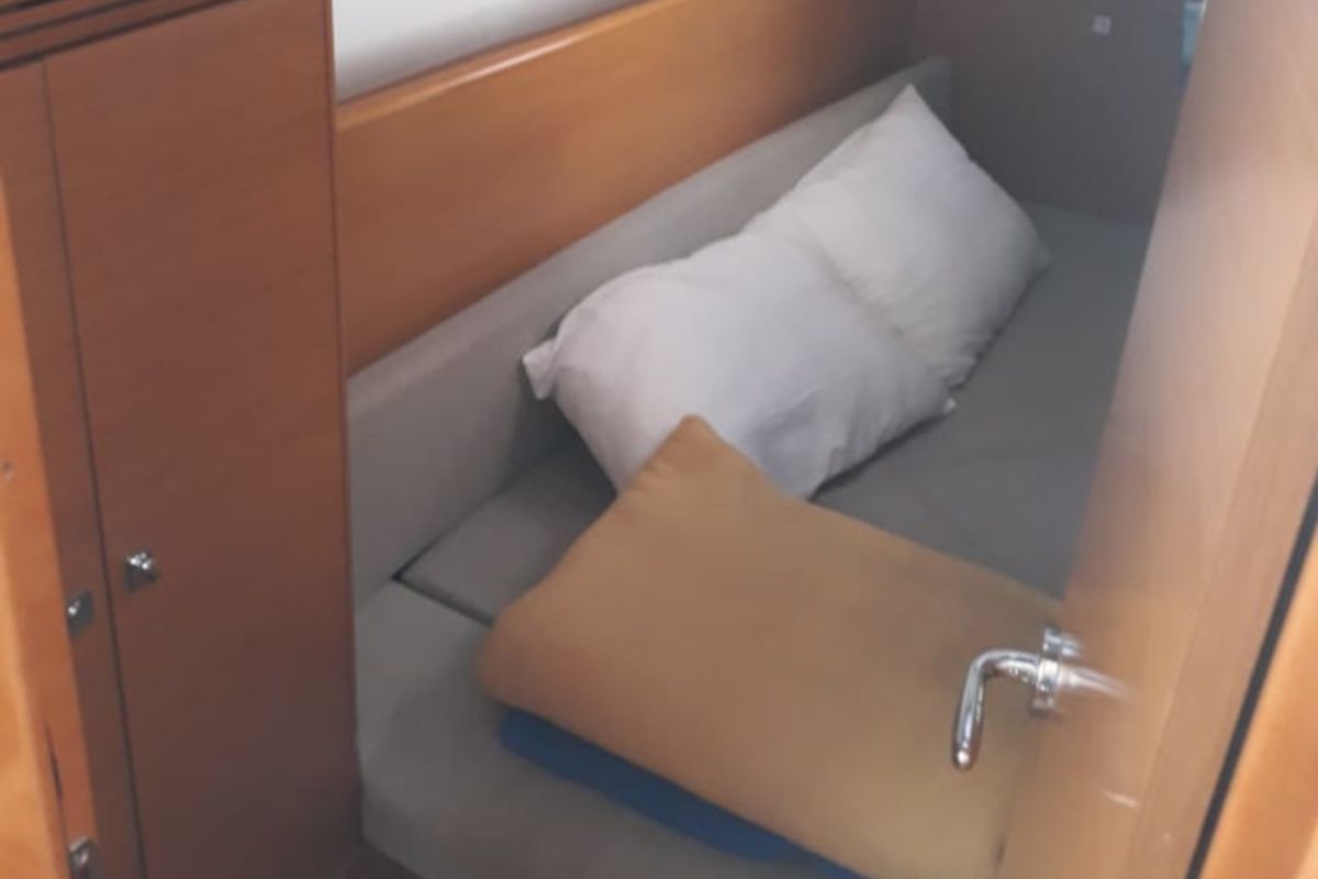 Cabin on Britannia, a Jeanneau Sun Odyssey 33i sailboat at Gouvia, Greece