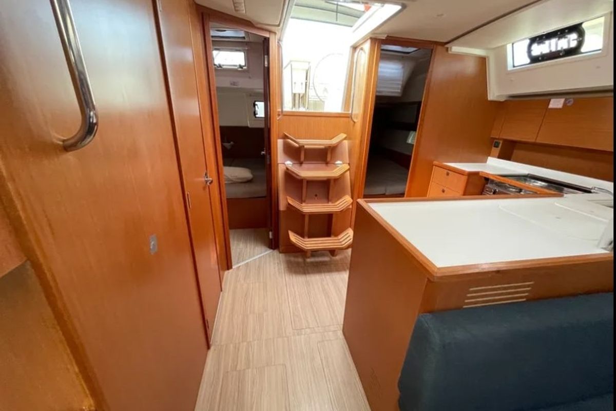 Salon of AF-C4523, a Bavaria C45 sailboat at Athens, Greece