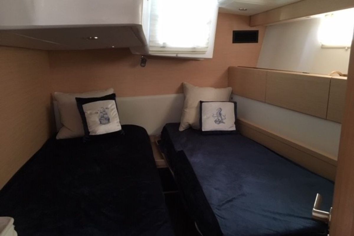 Cabin on Padraigin II, a Jeanneau 58 sailboat at Chesapeake, United States