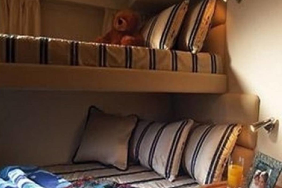 Cabin on Aviator, a Sunseeker Manhattan 50 motorboat at Primošten, Croatia