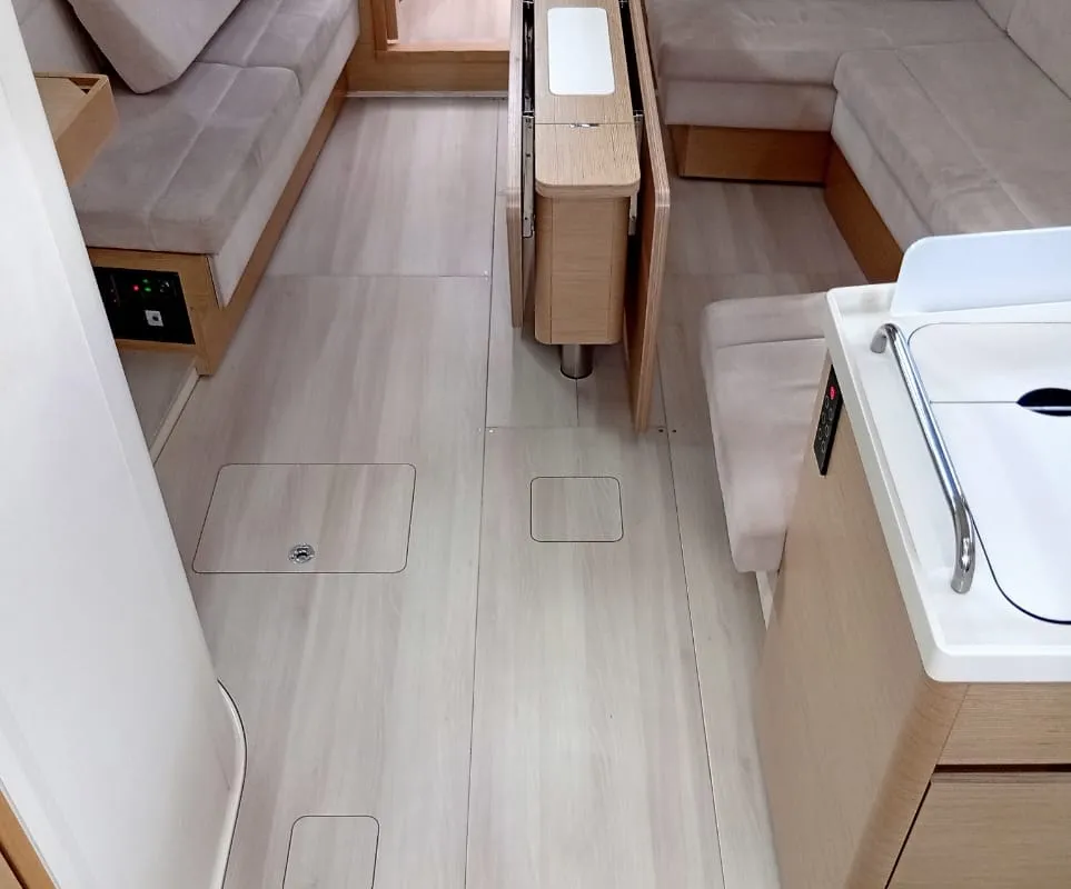 Salon of Eleni, a Hanse Yachts Hanse 418 sailboat at Kontokali, Greece