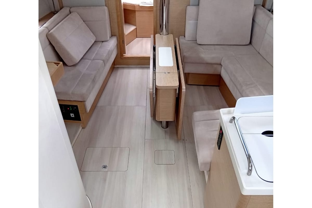 Salon of Eleni, a Hanse Yachts Hanse 418 sailboat at Kontokali, Greece