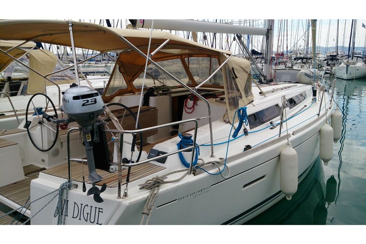 Exterior view of La Digue, a Dufour 405 sailboat at Grad Pula, Croatia