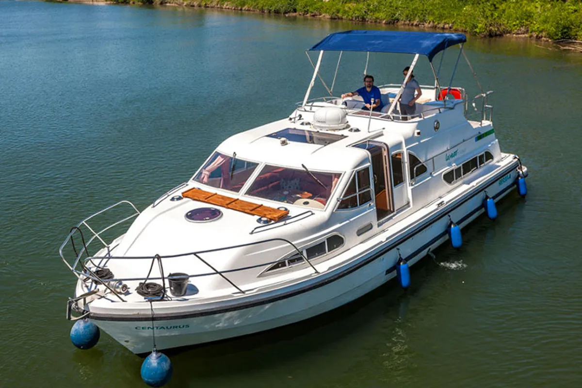 Exterior view of E400-35, a Pénichette Europa E.400 motorboat at Chioggia, Italy