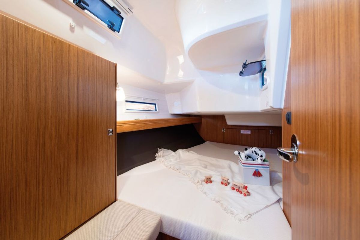 Cabin on Eneja, a Bavaria Cruiser 37 sailboat at Općina Sukošan, Croatia