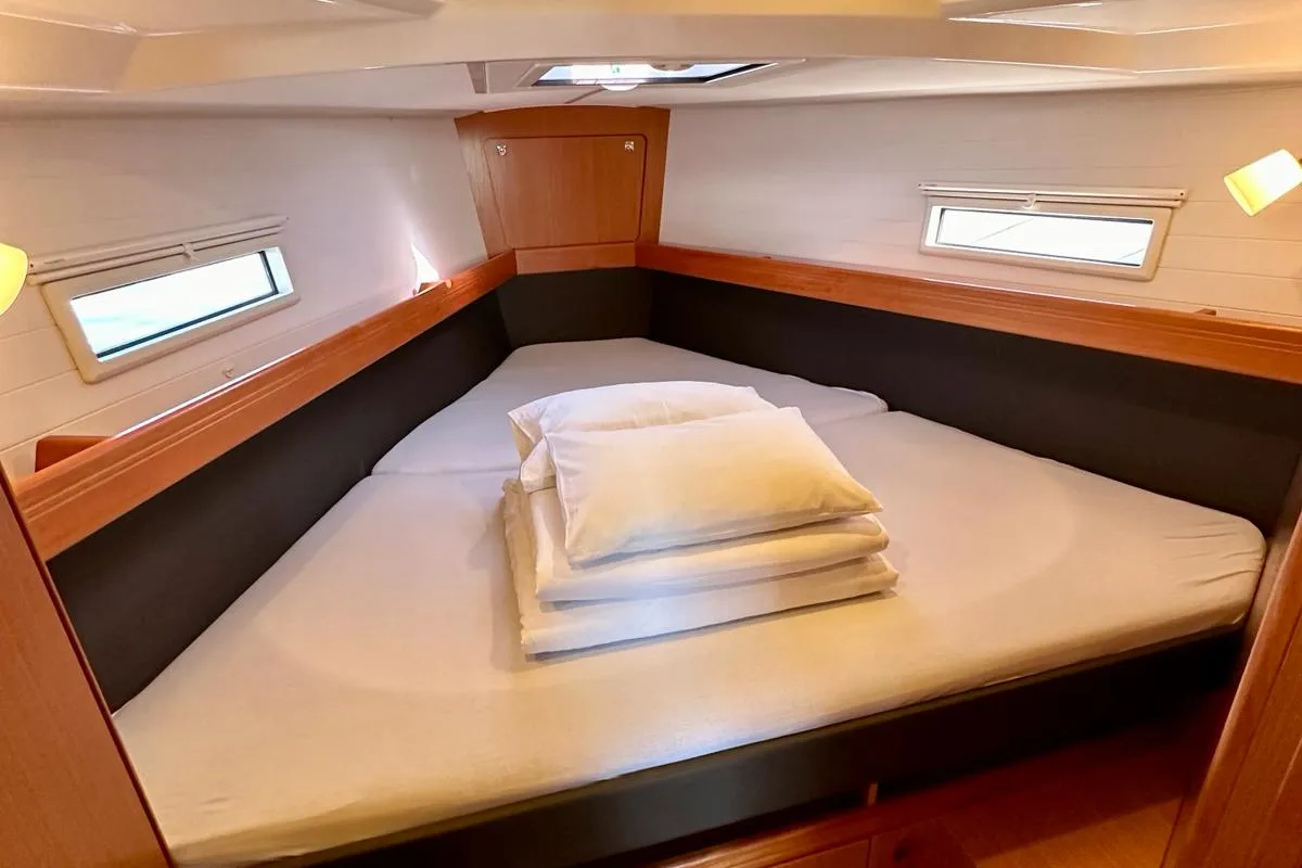 Cabin on Sapphire, a Bavaria Cruiser 41 sailboat at Općina Sukošan, Croatia