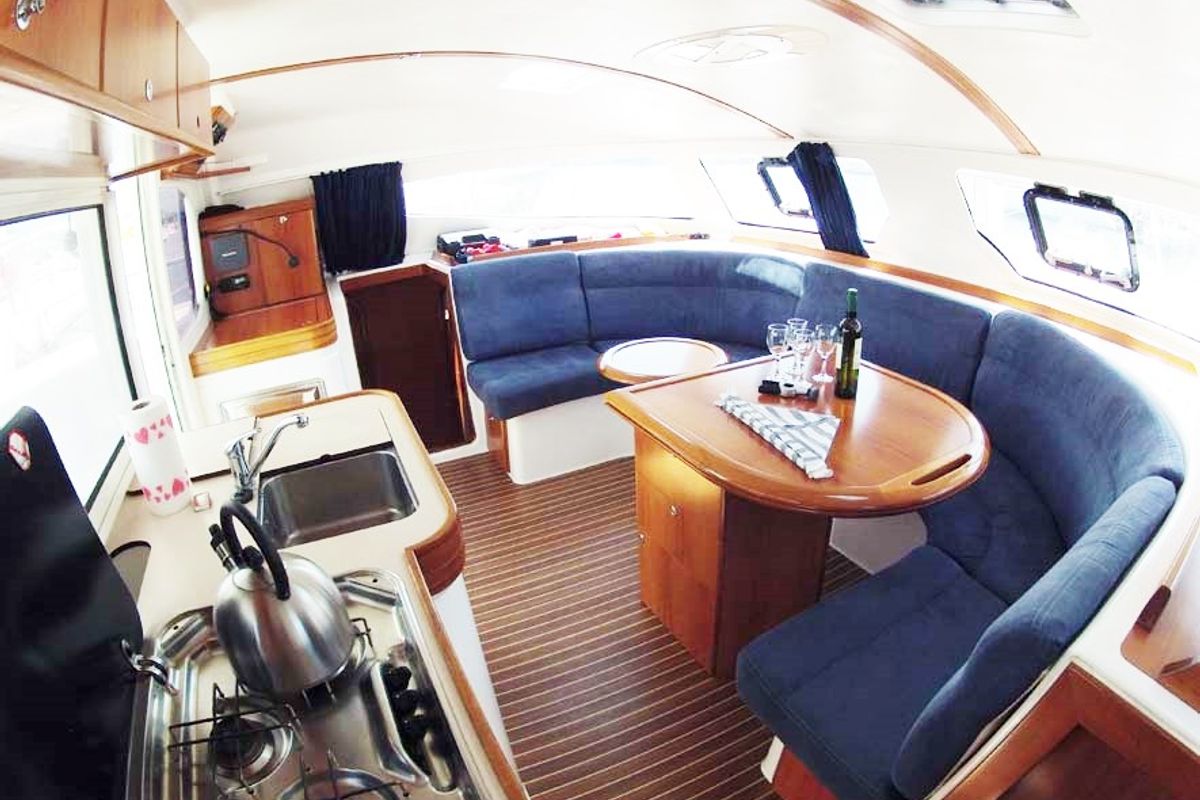 Salon of Rapido, a Nautitech Rochefort Nautitech 40 catamaran at Split, Croatia