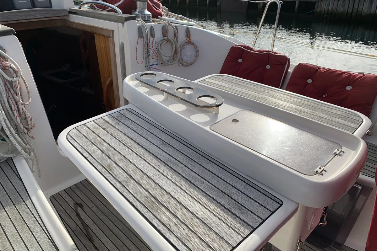 Deck of Lady in Red, a Delphia Yachts Delphia 40 sailboat at Altefähr, Germany