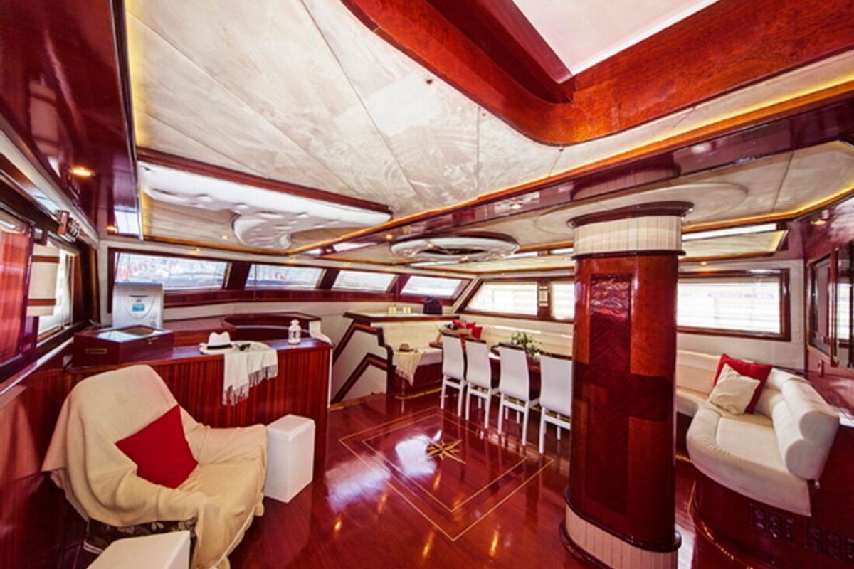 Salon of Perla Del Mar II, a Unknown M/S Perla Del Mar II yacht at Marmaris, Turkey