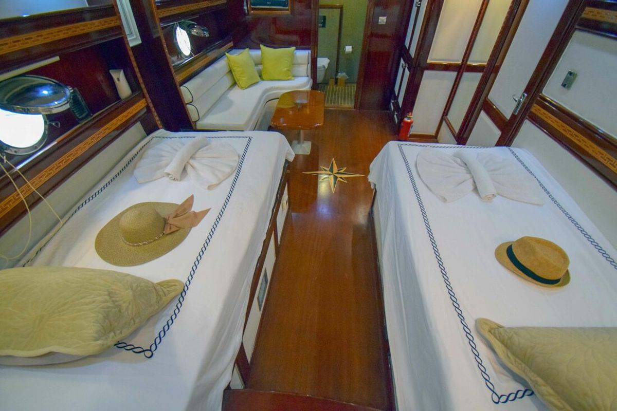 Head on Perla Del Mar II, a Unknown M/S Perla Del Mar II yacht at Marmaris, Turkey