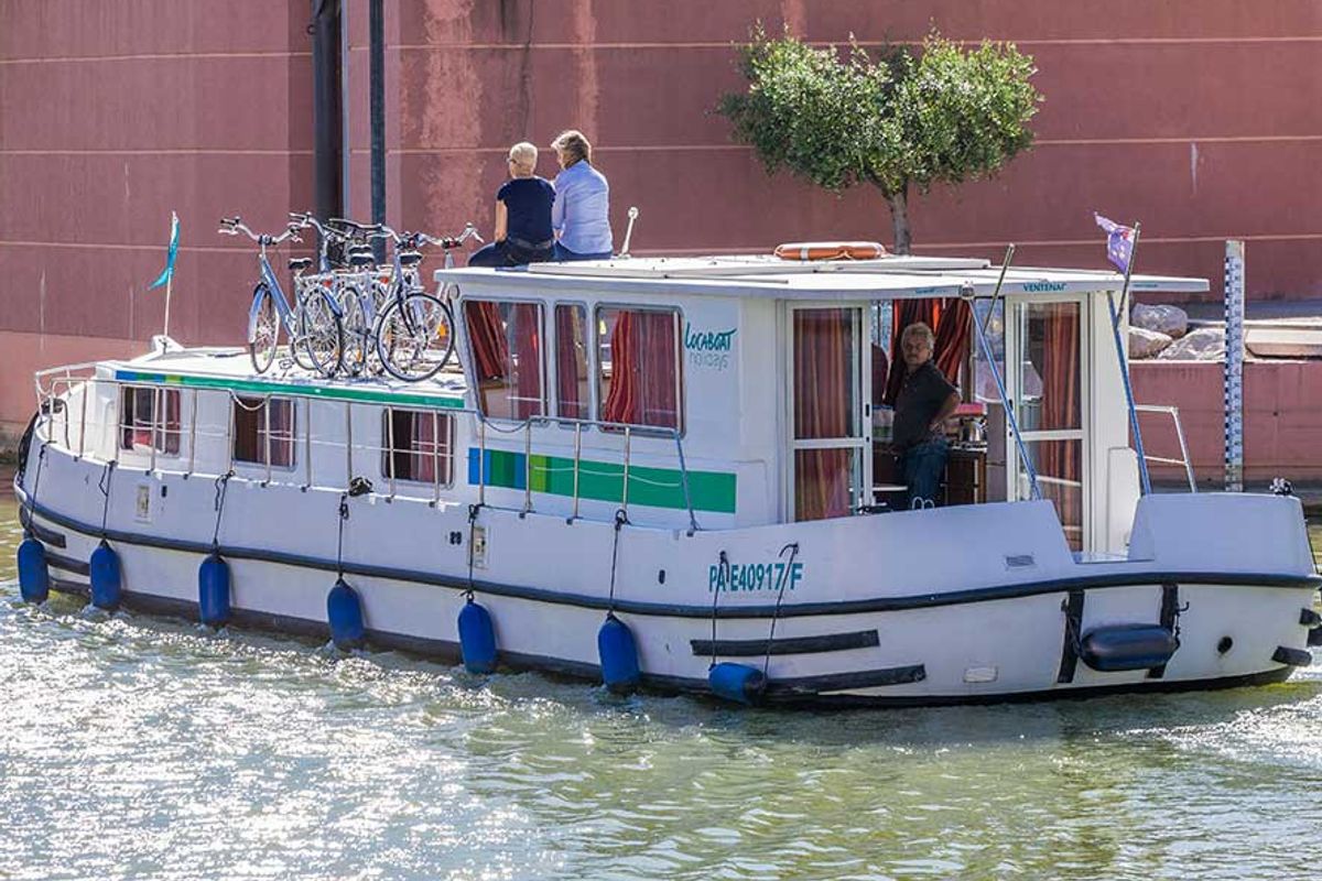 Exterior view of 1500R-6, a Pénichette 1500R motorboat at Lattes, France