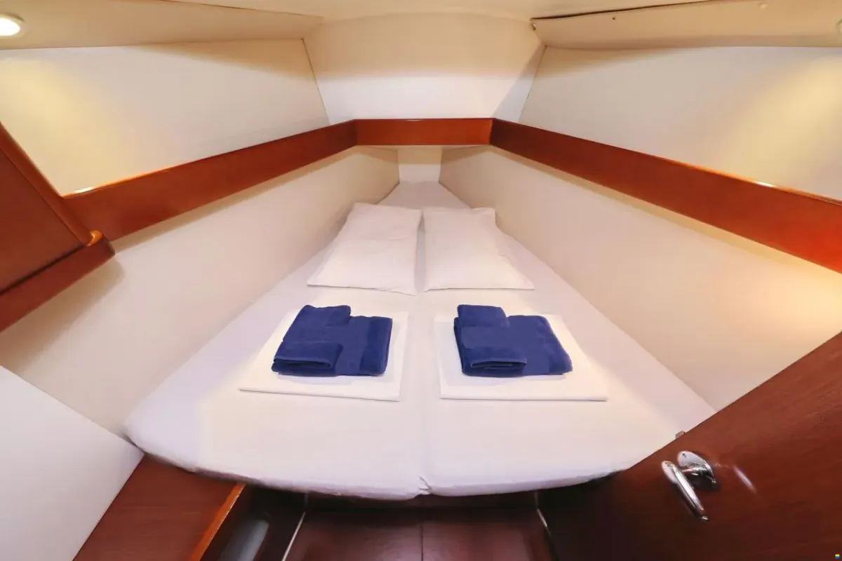 Cabin on Star Elisabeth , a Beneteau Oceanis 34 sailboat at Punat, Croatia