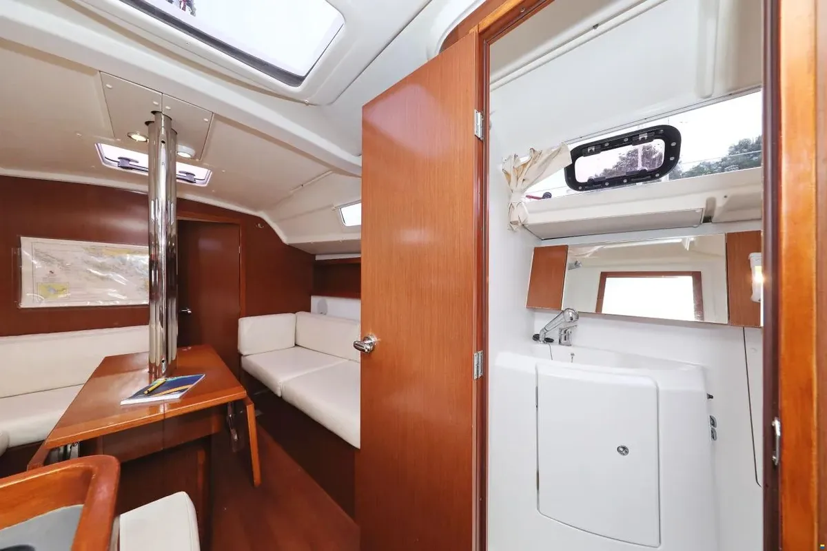 Salon of Star Elisabeth , a Beneteau Oceanis 34 sailboat at Punat, Croatia