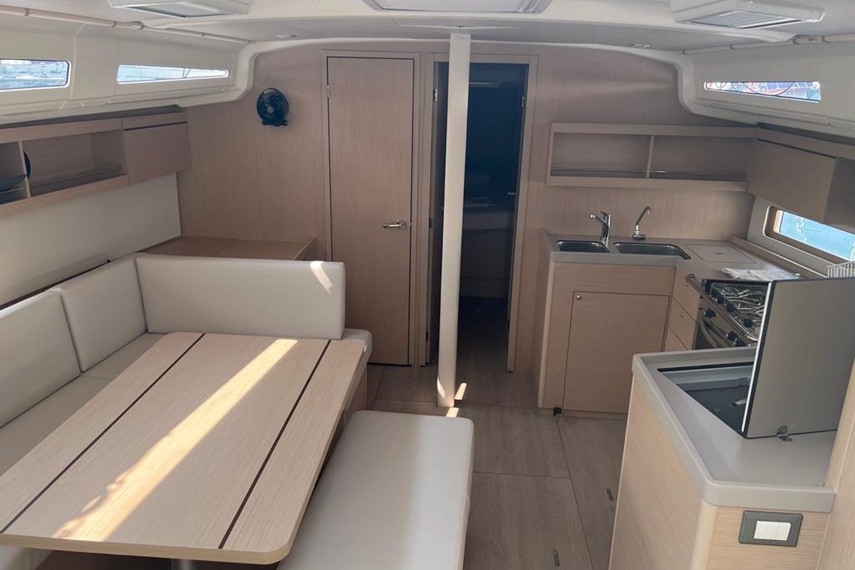 Salon of Rosalba, a Beneteau Oceanis 40.1 sailboat at Capo d'Orlando, Italy
