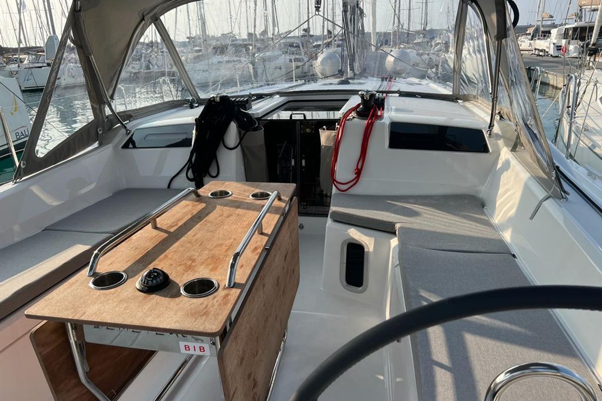 Deck of Rosalba, a Beneteau Oceanis 40.1 sailboat at Capo d'Orlando, Italy