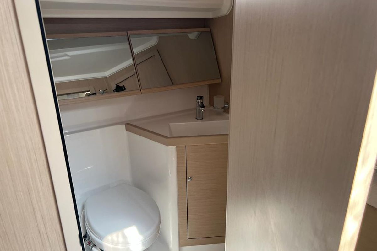 Head on Rosalba, a Beneteau Oceanis 40.1 sailboat at Capo d'Orlando, Italy