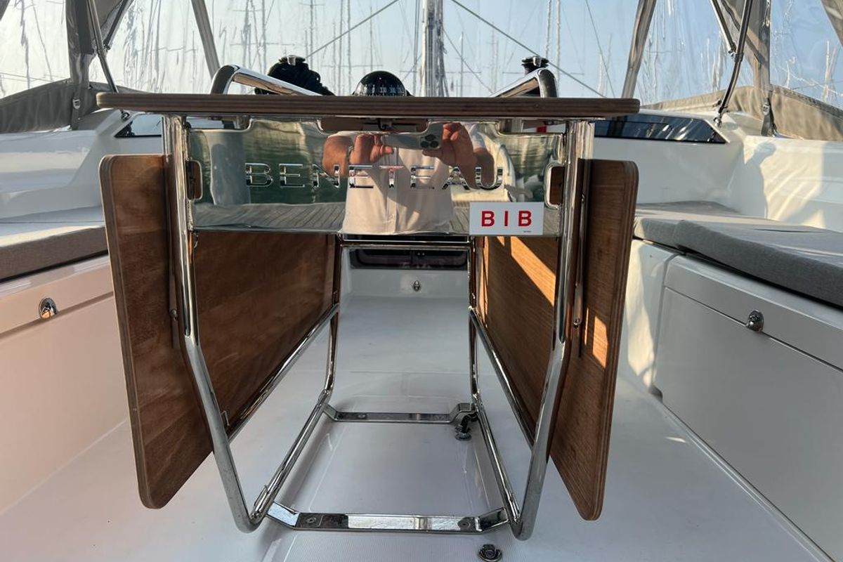 Deck of Rosalba, a Beneteau Oceanis 40.1 sailboat at Capo d'Orlando, Italy