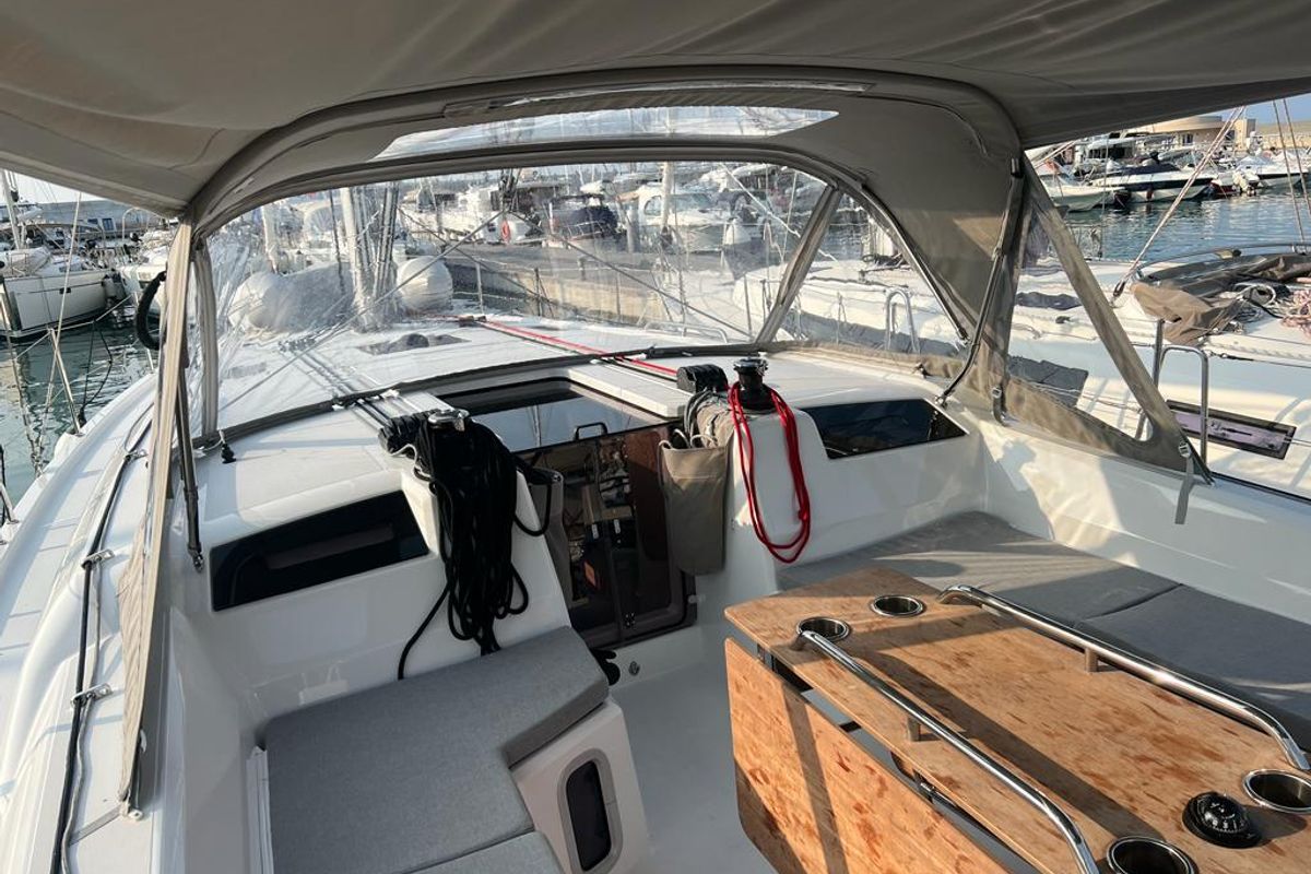 Deck of Rosalba, a Beneteau Oceanis 40.1 sailboat at Capo d'Orlando, Italy