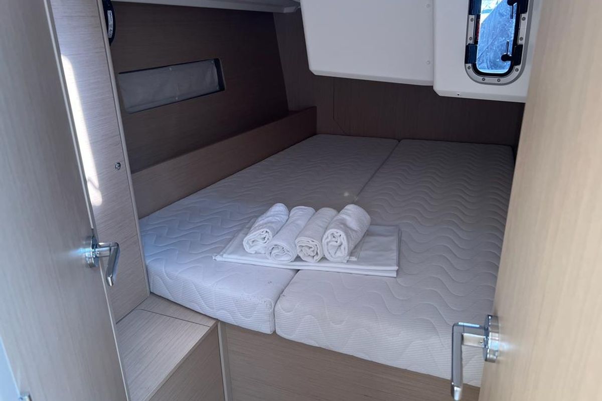 Cabin on Rosalba, a Beneteau Oceanis 40.1 sailboat at Capo d'Orlando, Italy