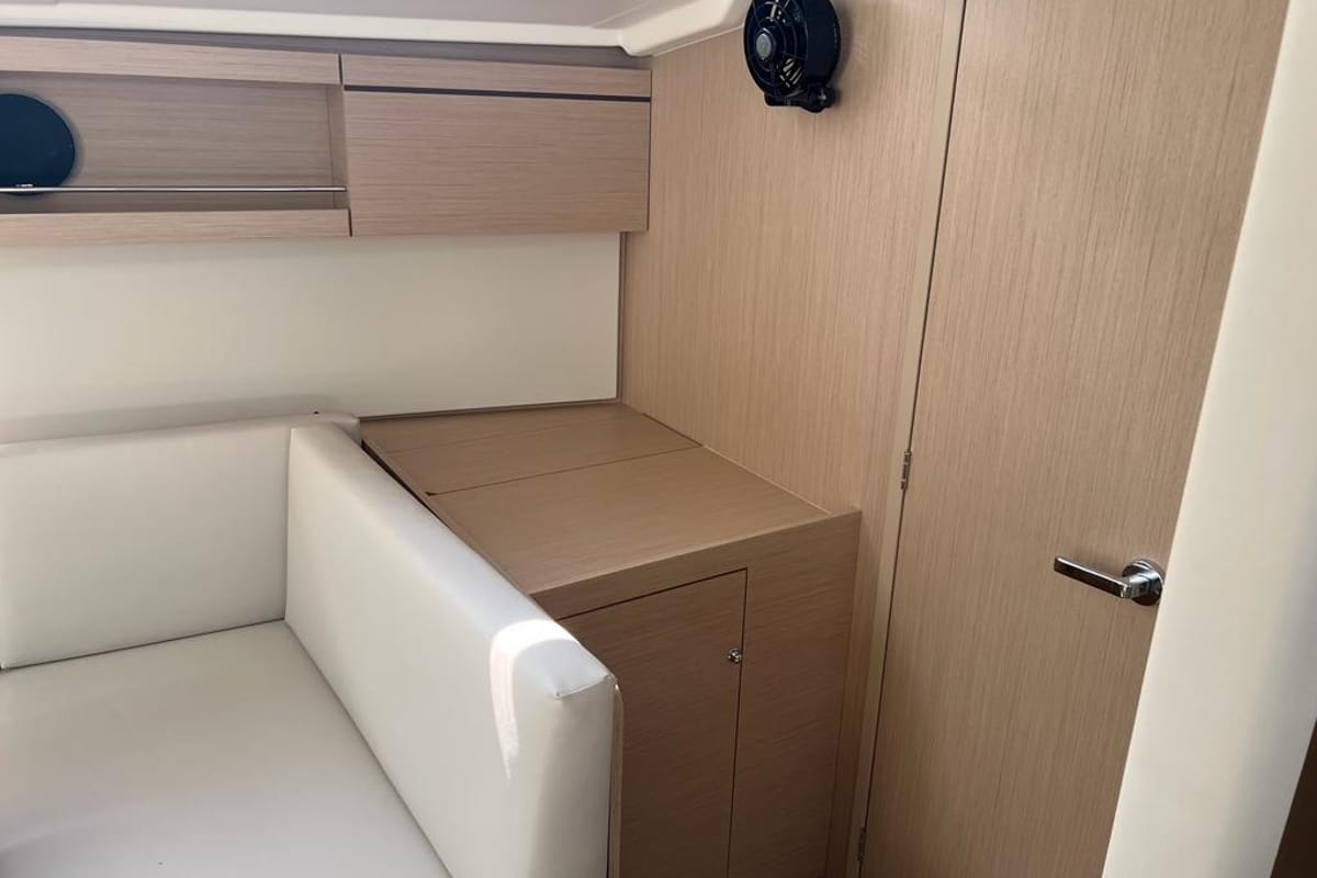 Salon of Rosalba, a Beneteau Oceanis 40.1 sailboat at Capo d'Orlando, Italy