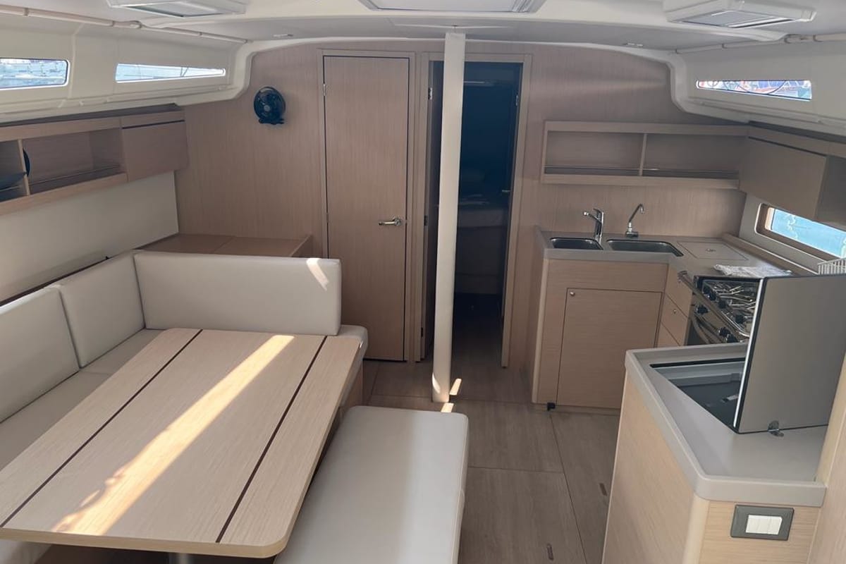 Salon of Rosalba, a Beneteau Oceanis 40.1 sailboat at Capo d'Orlando, Italy