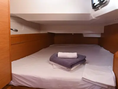 Cabin on Eione, a Jeanneau Sun Odyssey 419 sailboat at Volos Municipality, Greece