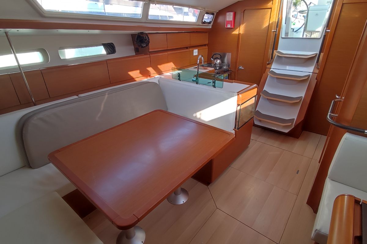 Salon of Eione, a Jeanneau Sun Odyssey 419 sailboat at Volos Municipality, Greece