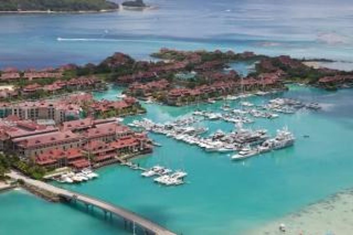Valerie, a Sea Tribe Yachts Sea-Tribe DH550 catamaran at Seychelles, Mahe, Seychelles
