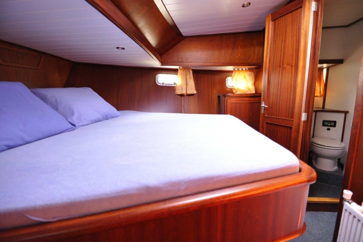 Cabin on Pelicaen, a Gulet Hemmes 1400 motorboat at Akkrum, Netherlands