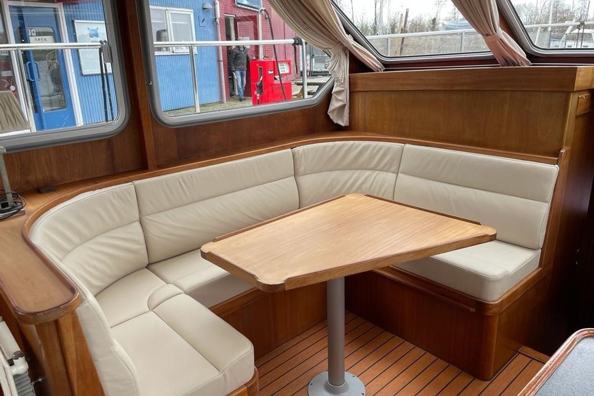 Salon of Pelicaen, a Gulet Hemmes 1400 motorboat at Akkrum, Netherlands
