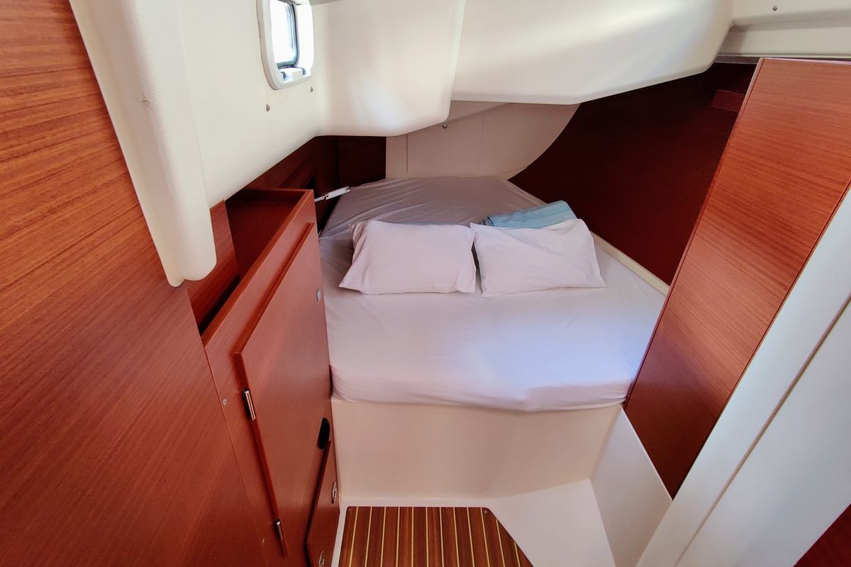 Cabin on Aura II, a Hanse Yachts Hanse 458 sailboat at Općina Sukošan, Croatia