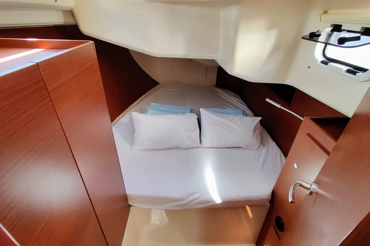 Cabin on Aura II, a Hanse Yachts Hanse 458 sailboat at Općina Sukošan, Croatia