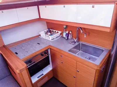 Galley of Chipon, a Dufour 430 sailboat at Plan-d'Aups-Sainte-Baume, France