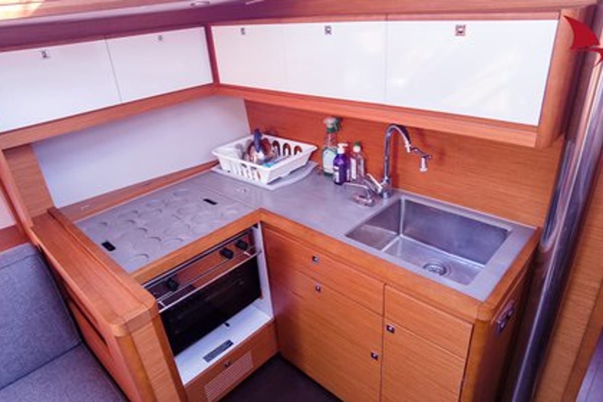 Galley of Chipon, a Dufour 430 sailboat at Plan-d'Aups-Sainte-Baume, France