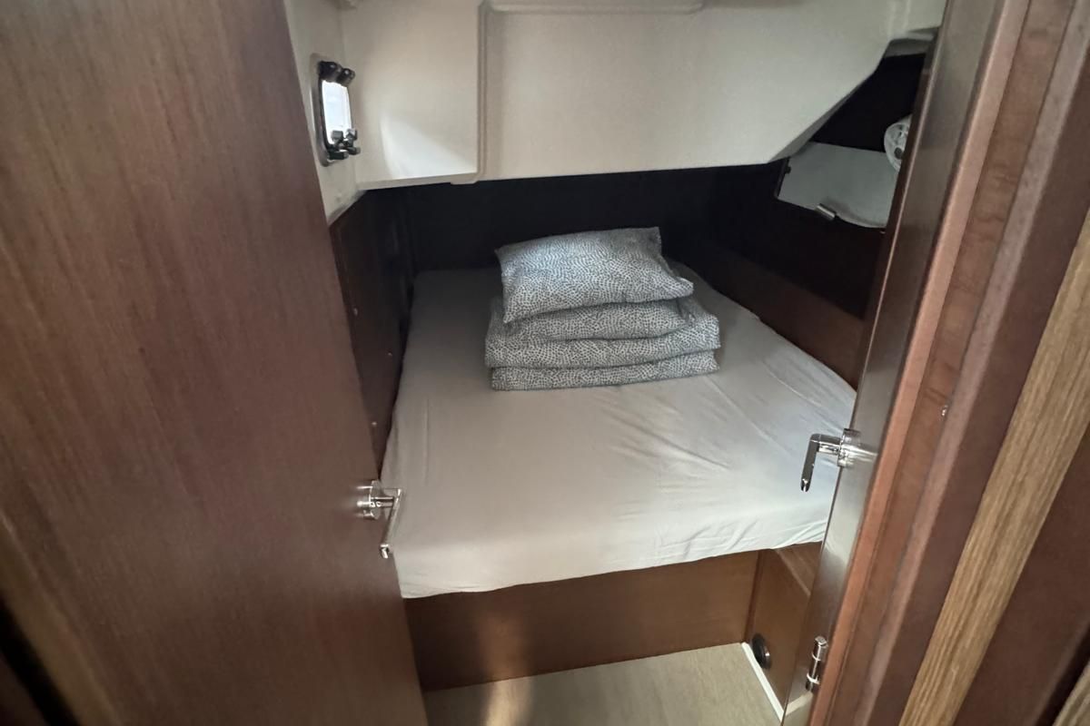 Cabin on Miraculix, a Beneteau Oceanis 46.1 sailboat at Grad Biograd na Moru, Croatia