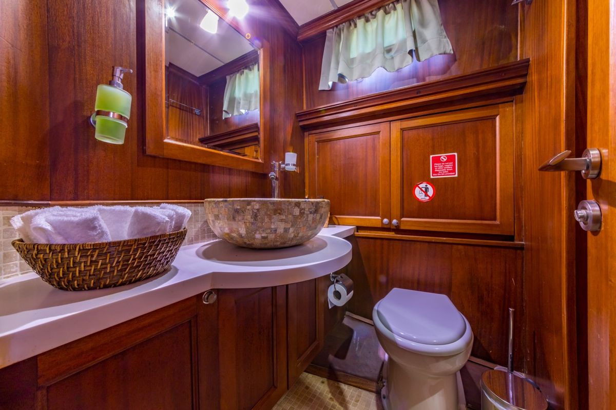 Head on Dea Del Mare, a Custom Made Dea Del Mare yacht at Bodrum, Turkey