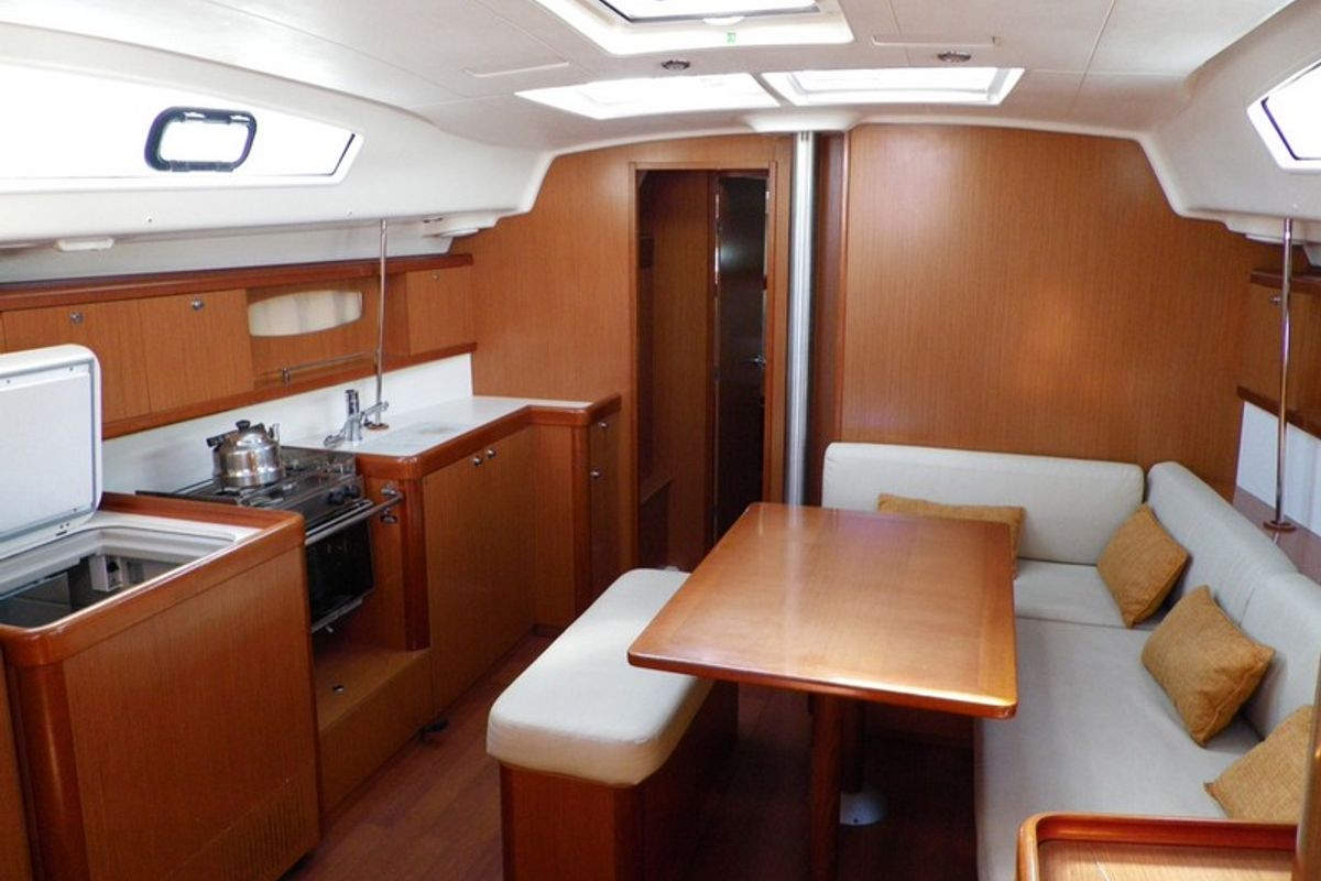 Salon of Optimus, a Beneteau Oceanis 43 sailboat at Nieuwpoort, Belgium