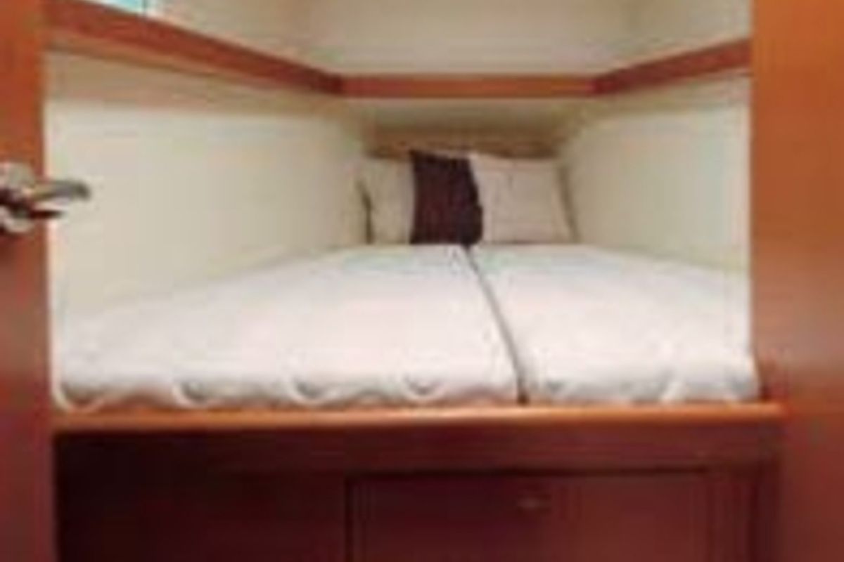Cabin on Optimus, a Beneteau Oceanis 43 sailboat at Nieuwpoort, Belgium
