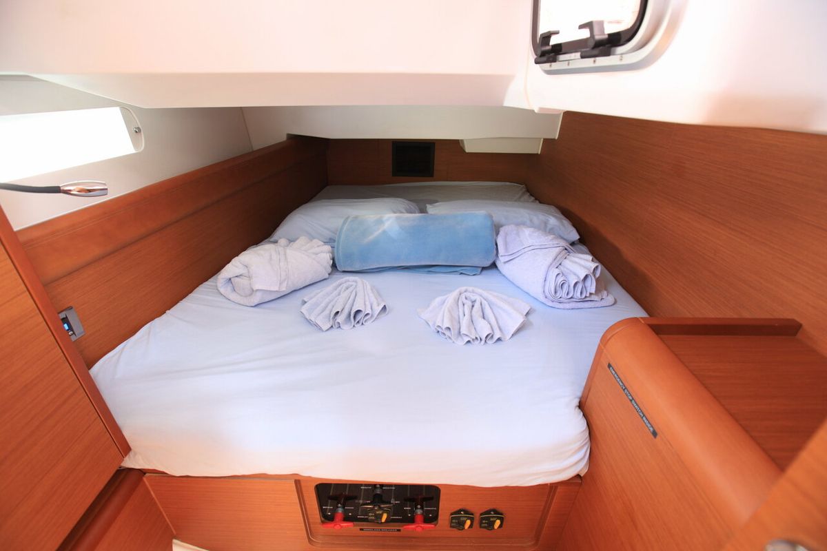 Cabin on Indian Chief, a Jeanneau Sun Odyssey 419 sailboat at Road Town, British Virgin Islands