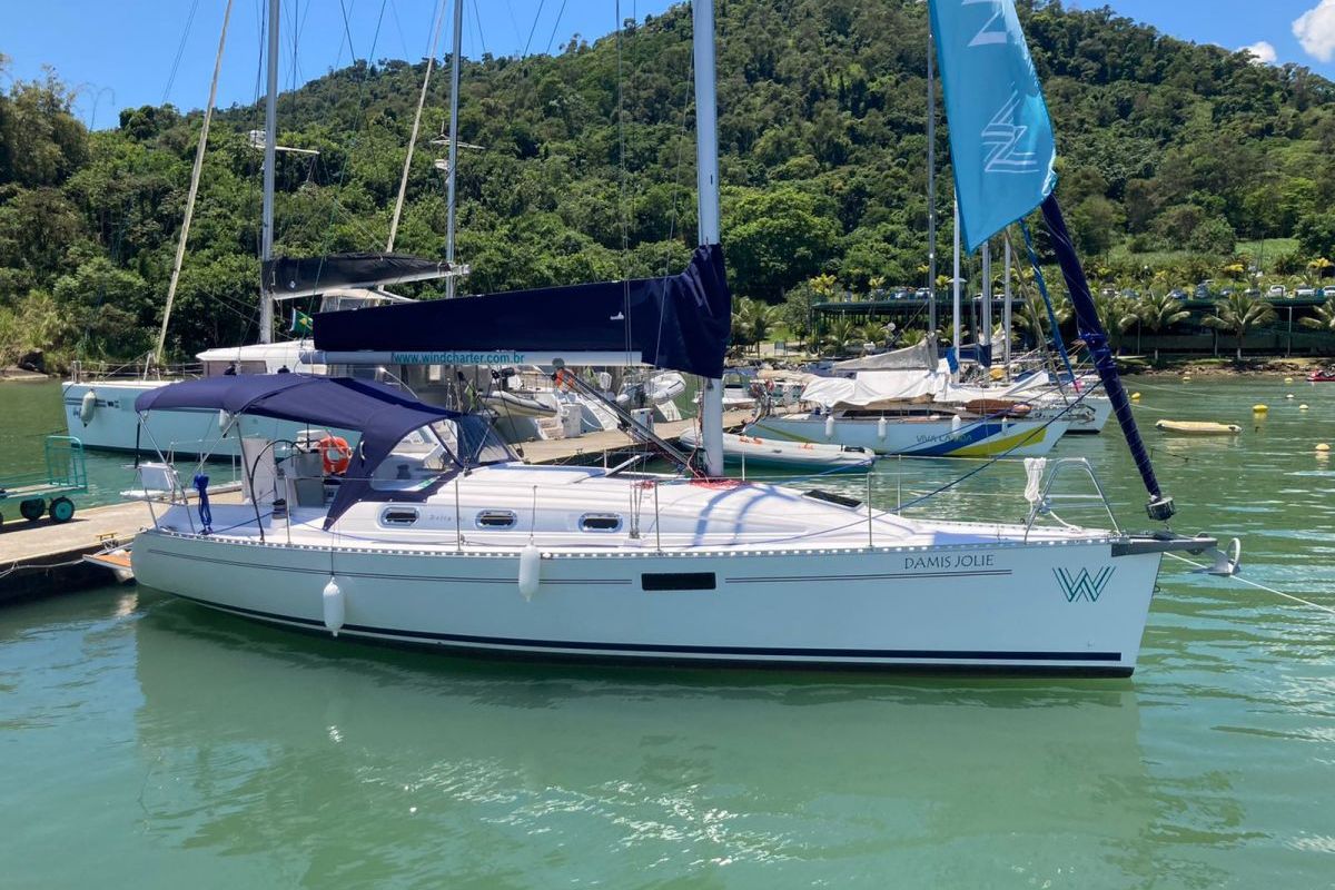 Exterior view of Damis Jolie, a Delta 36 sailboat at Paraty, Brazil