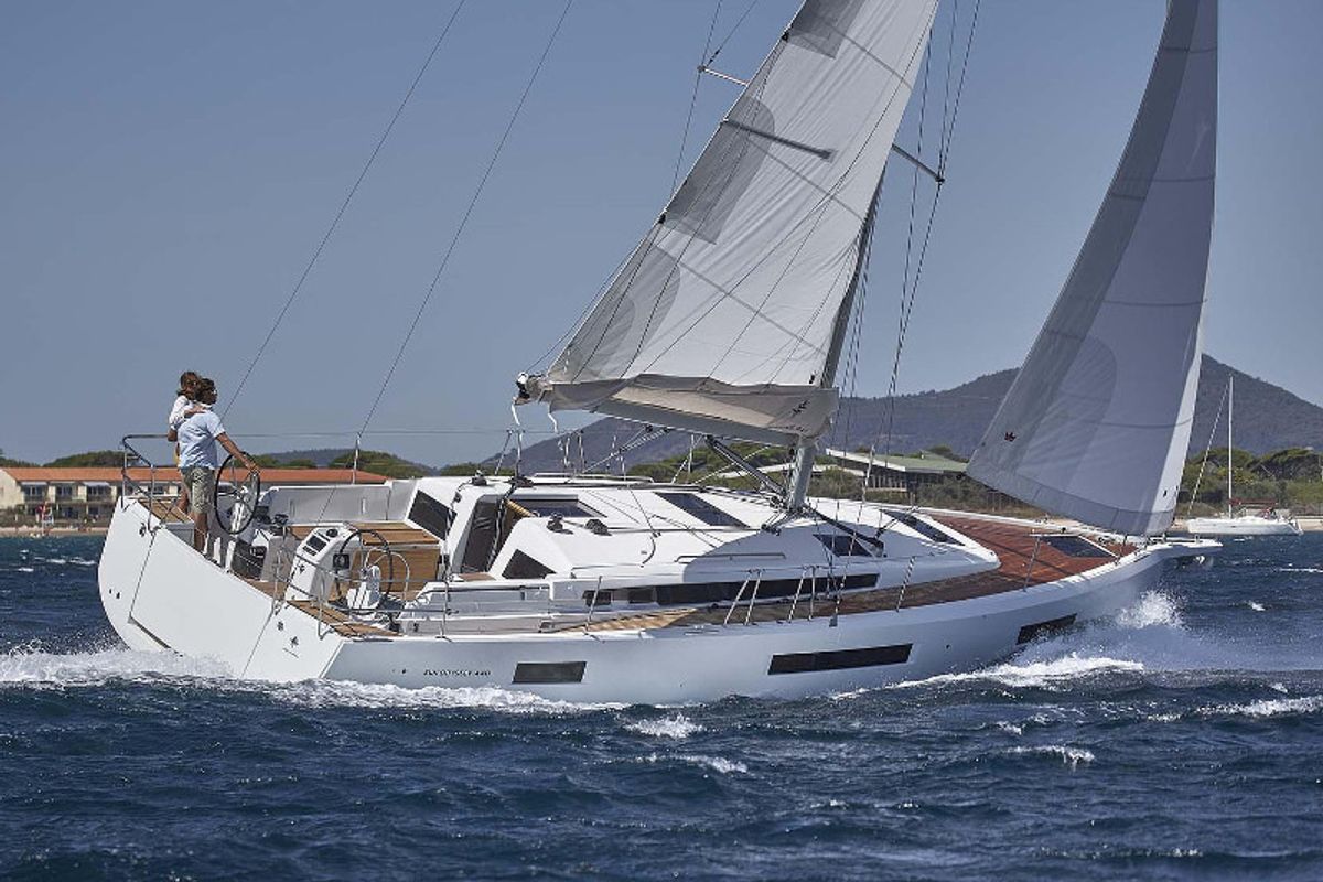 Exterior view of Sunsail 44 SO Classic, a Jeanneau Sun Odyssey 440 sailboat at Tonnarella, Italy