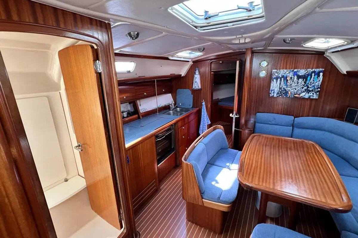 Salon of Meropi, a Bavaria 41 sailboat at Gouvia, Greece