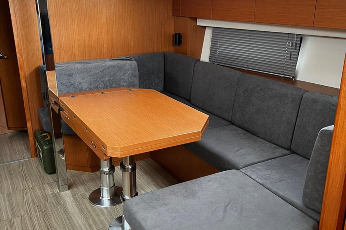 Salon of Calefijusa, a Bavaria C42 sailboat at Općina Vrsar, Croatia
