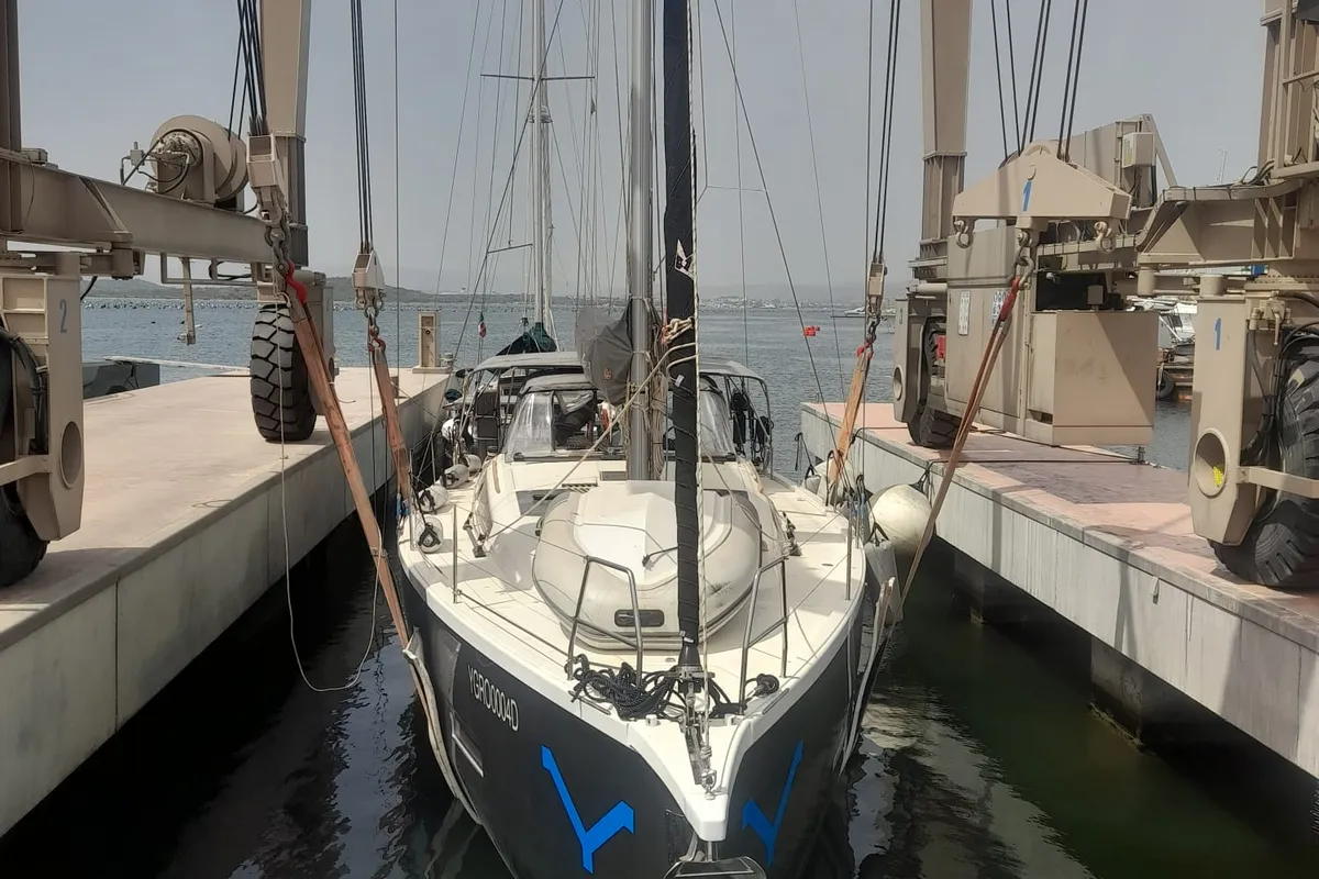 Salon of Billywig, a Dufour 430 sailboat at Olbia, Italy